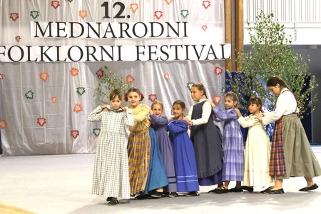 12 MEDNARODNI FOLKLORNI FESTIVAL 14 FOTO LJUBO VUKELIČ